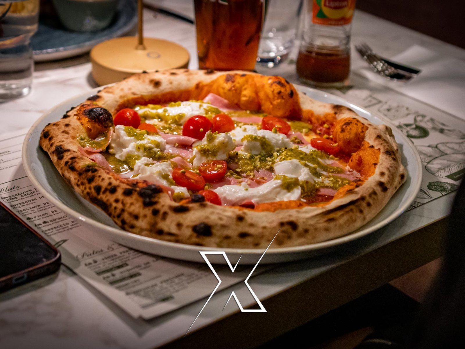 Pizza napolitaine sortie du four